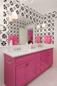 Pembe banyo dekorasyonu